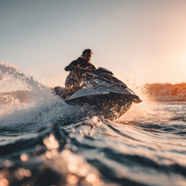 Comment conduire un jet ski : guide complet pour débutants et confirmés